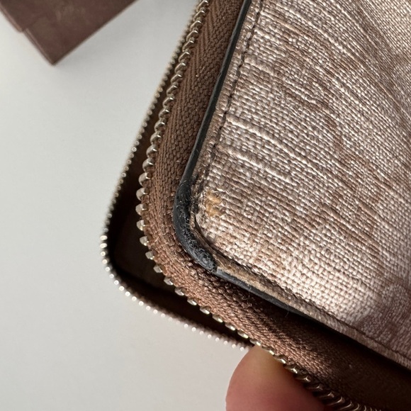 Authentic GUCCI GG Supreme Wallet - Picture 8 of 11
